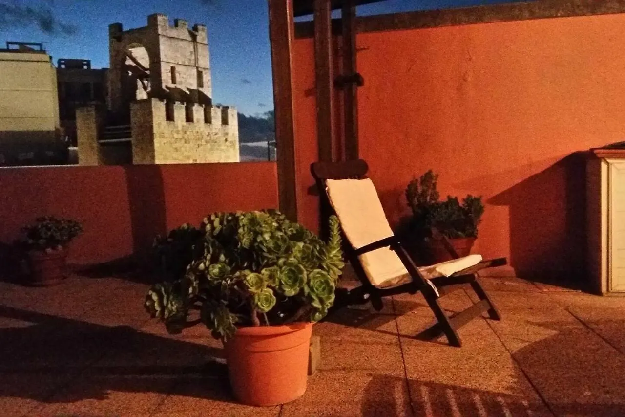 オリスターノAttico In Centro Con Vista Della Torre - Cozy Penthouse Facing To The Towerアパートメント
