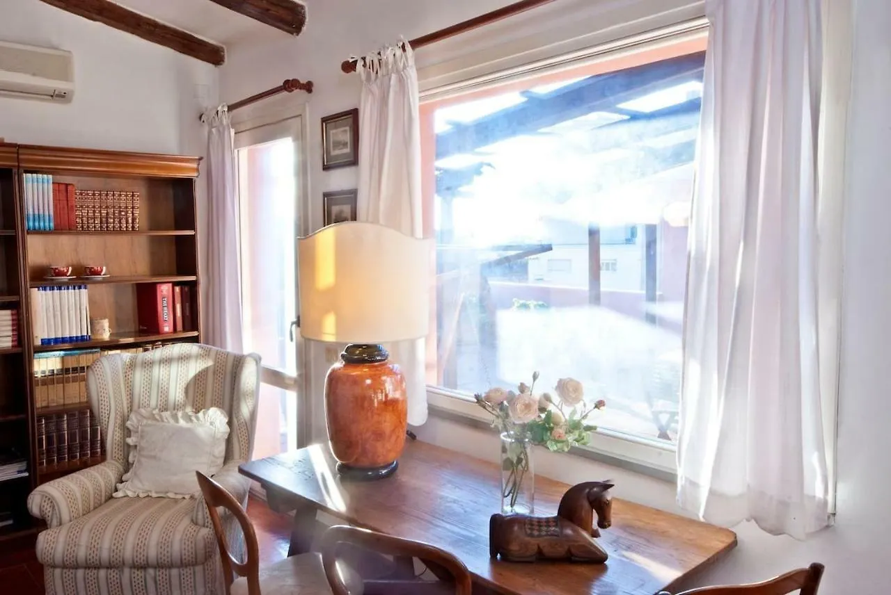 アパート オリスターノAttico In Centro Con Vista Della Torre - Cozy Penthouse Facing To The Towerアパートメント