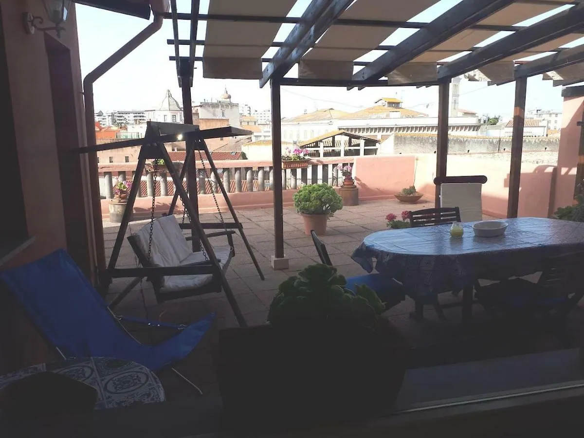 オリスターノAttico In Centro Con Vista Della Torre - Cozy Penthouse Facing To The Towerアパートメント アパート
